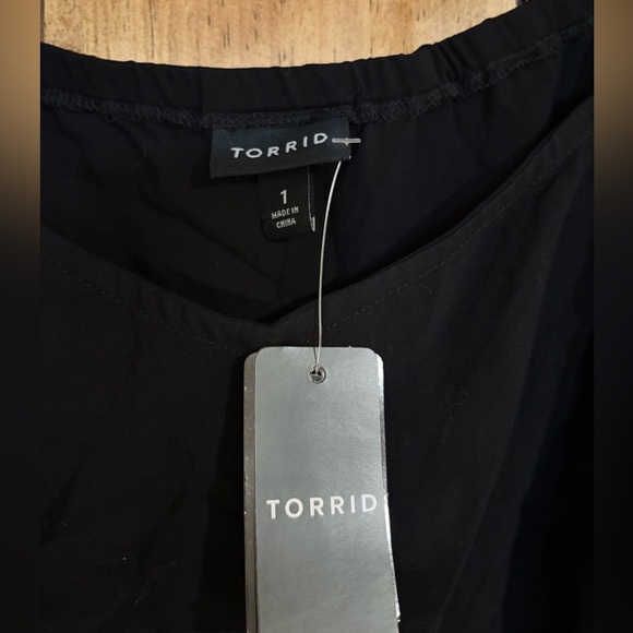 TORRID - 1X - Black Flutter Sleeve Blouse - Picture 4 of 4